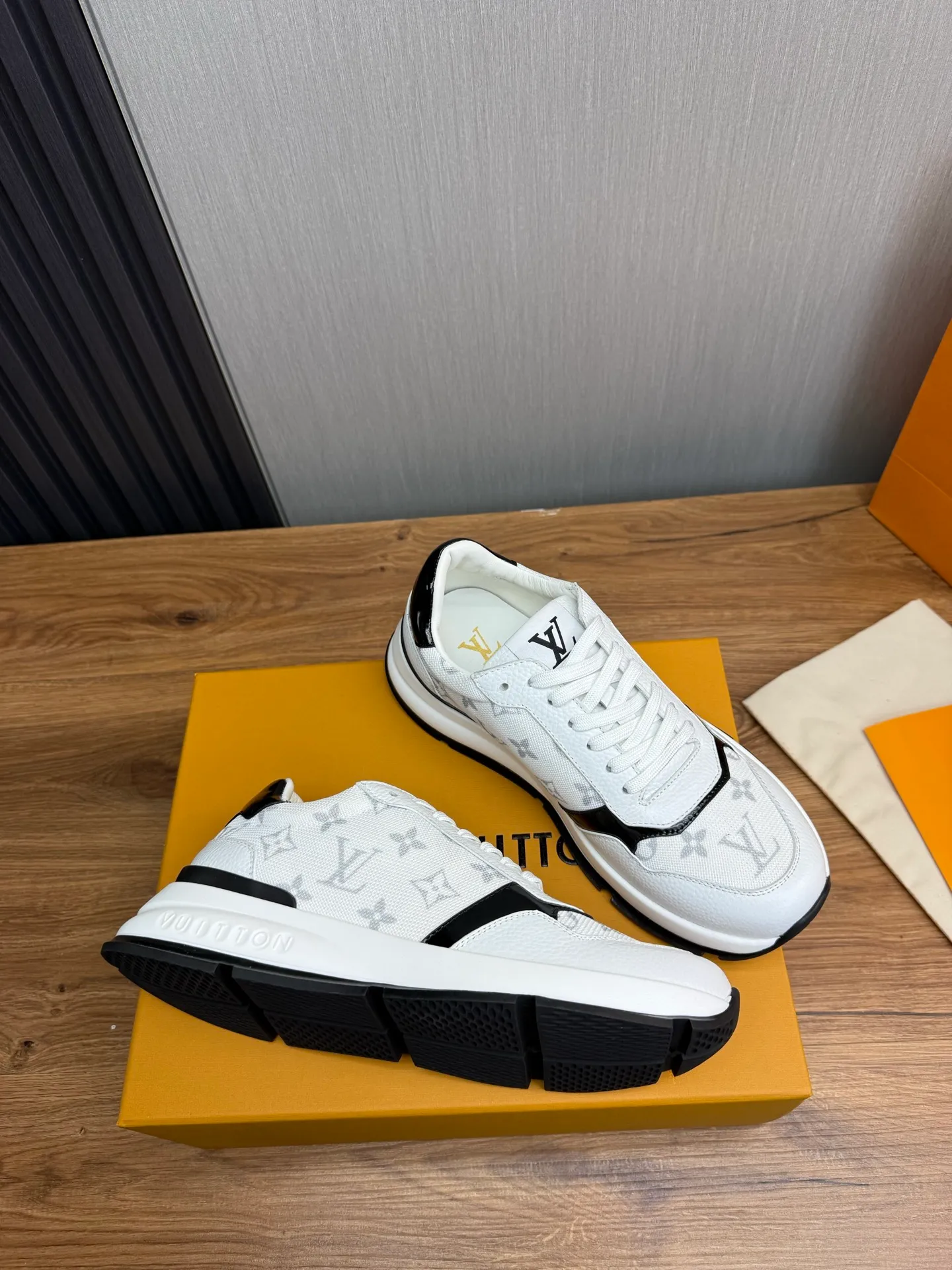Men's shoes 💰800💰 LOUIS VUITTON [Luden Yiwei] Brand new trendy Lv is on the market 🎁, casual and fashionable men's shoes 👟Original 1:1 shipment✅ The upper is made of imported brand leather + cowhide lining, the original wear-resistant rubber outsole, the version is simple and elegant, exclusive for trendy men. 38-44 (customized at 38.45)